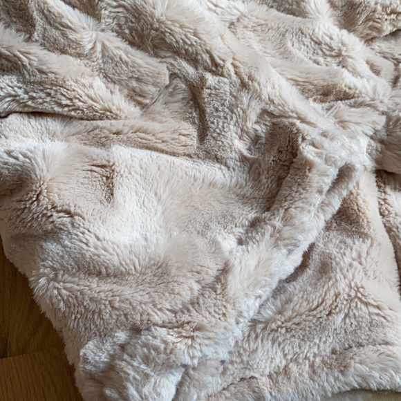 Faux fur urban outfitters jacket - Picture 9 of 9